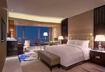 Hilton - 108