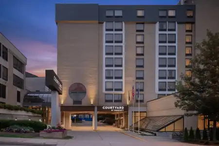 Courtyard by Marriott Pittsburgh University Center - 33