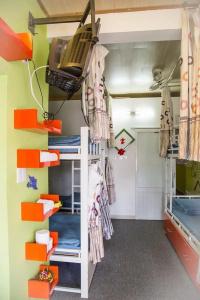 Ken's Backpackers - 13