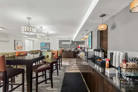 Best Western Luxbury Inn Fort Wayne - 21