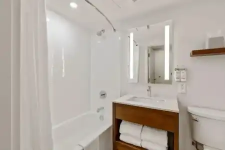 Holiday Inn & Suites Ottawa Kanata by IHG - 99