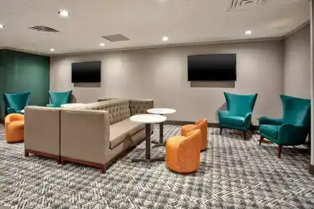 DoubleTree by Hilton - 35