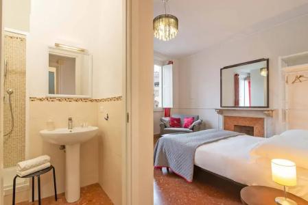 Cozy Duomo View Apartment - 24