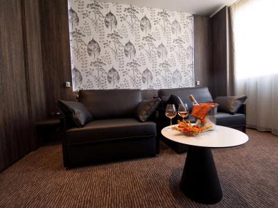 Best Western Premier Le Patio des Artistes - 71