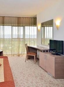 Sol Nessebar Palace Resort & Aquapark - All Inclusive - 79