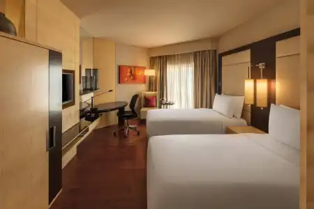 JW Marriott Mumbai Juhu - 4