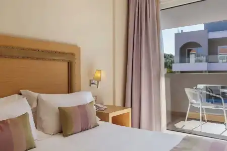 Alexandra Beach Resort & Spa - 32