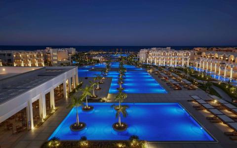 Piazza und Restaurant - 13