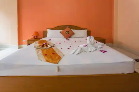Room in Guest Room - Bucintoro Restaurant & Guesthouse Belvedere - 10 Minutes From Patong Beach - 18