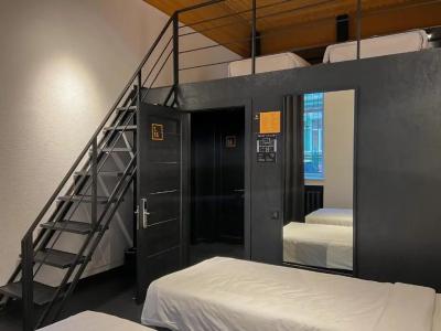 Globe Runner Rooms & Dorms - 33