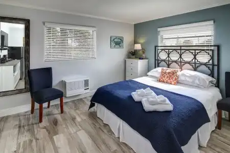 May-Dee Suites - 24