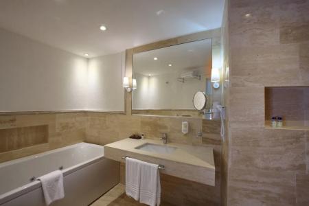 DoubleTree by Hilton Bodrum Marina Vista - 82