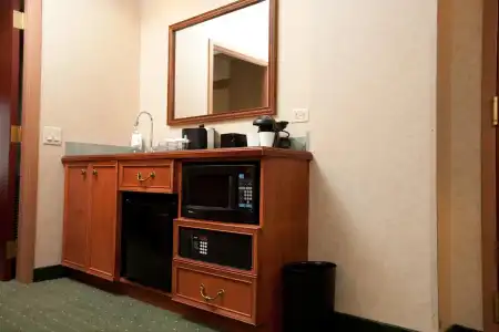 Embassy Suites Lincoln - 36