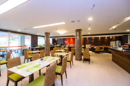 Lohas Residences Sukhumvit - 16