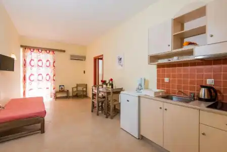 Daisy Apartments - 11