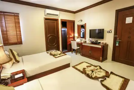 Seventeen Saloon - 6
