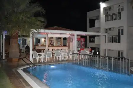 Sunshine Studios & Apartments - 8