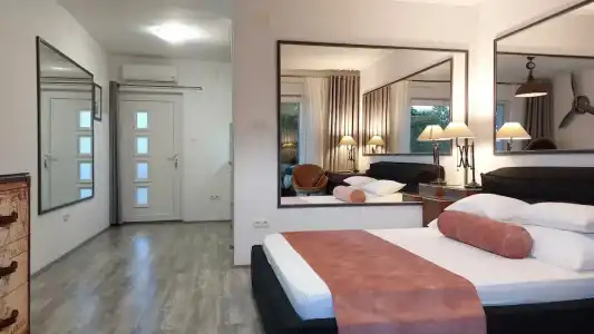 Refresh Boutique Apartments - 254