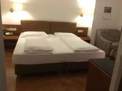Adria - 90