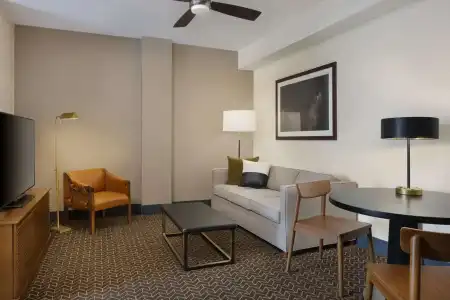 DoubleTree Suites by Hilton Lexington - 77