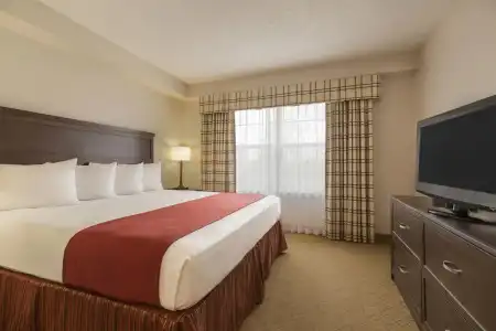 Country Inn & Suites by Radisson, Calgary-Northeast - 4