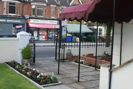 London Guest House by OYO - Acton - 12