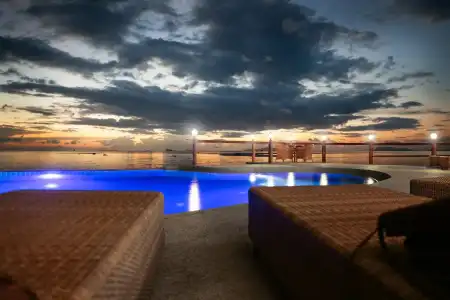 Beyond The Blue Horizon Villa Resort - 12
