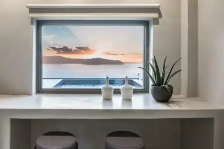 West East Suites - 5