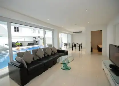Sunset Plaza Holiday Apartment - 2