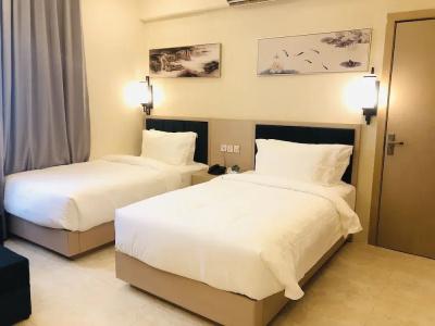 Season Inn - 26