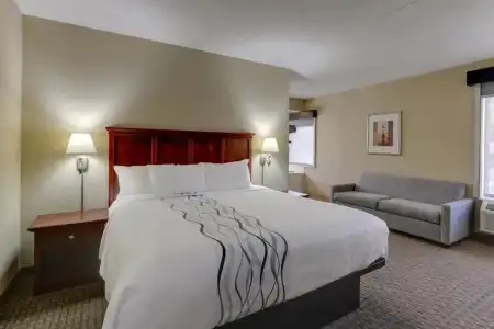 Barrington & Suites - 49