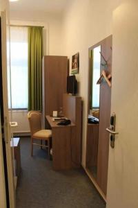 Sächsischer Hof - 1