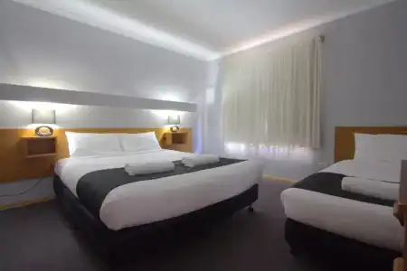 Blue Whale Motor Inn & Apartments - 25