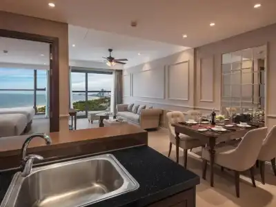 Altara Suites Da Nang by AHG - 12