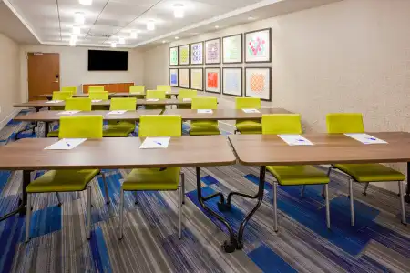 Holiday Inn Express & Suites Des Moines Downtown by IHG - 31