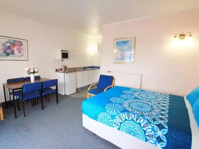 Golden Glow Motel - 39