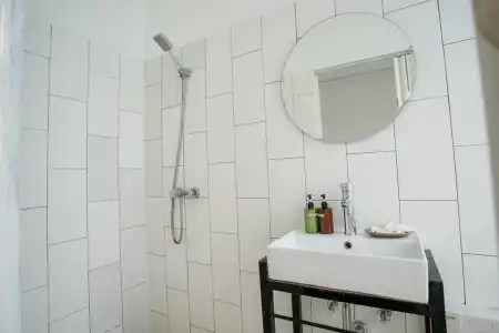Oon Poshtel - 46
