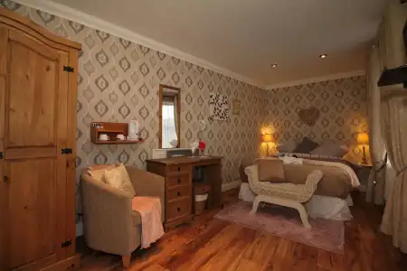 Donnybrook Hall - 35