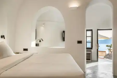 Sun Rocks Boutique | Caldera View Suites & Sunset Dining Experience - 23