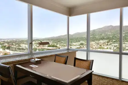 Embassy Suites Los Angeles - Glendale - 6