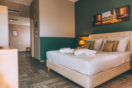 Apollo Resort Art - 111