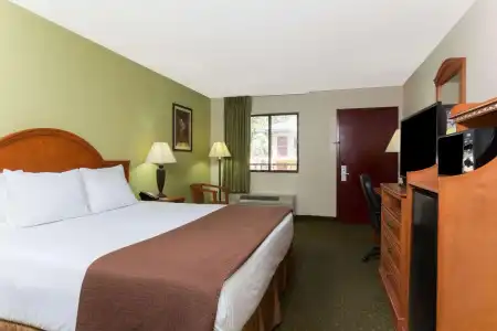 Howard Johnson by Wyndham Tallahassee - 26