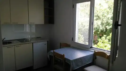 Lyon Apartments - 27