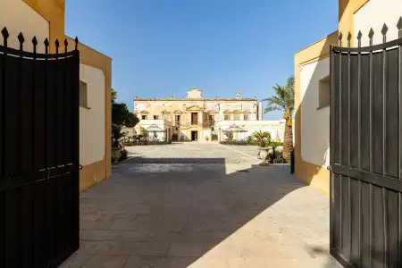 Villa del Gattopardo Suites & Spa - 12