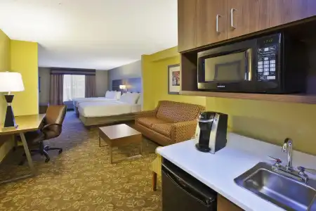 Holiday Inn Express & Suites Fort Wayne by IHG - 22