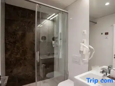 The 7, Suites, Studios & Apartments - 35