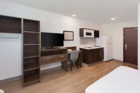 WoodSpring Suites Bakersfield East - 60