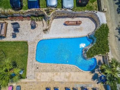 2-bed Apartment With Pool - 11