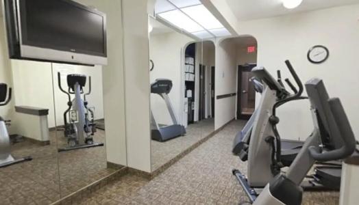 Comfort Inn & Suites Saint Louis Lafayette Square - 11