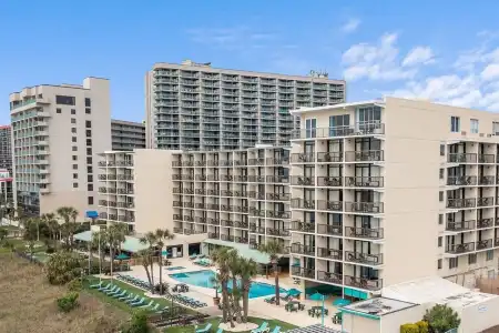 North Shore Oceanfront Resort with Waterpark - 8